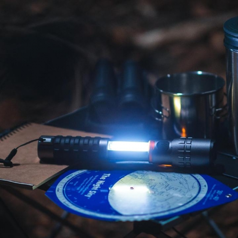 Nebo SLYDE KING 2K Zseblámpa és szerelőlámpa, 4×-es zoom, 2000 lm