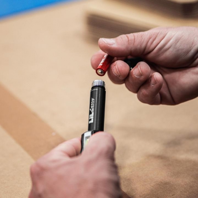 Nebo LIL LARRY Munkalámpa mágneses övcsipesszel