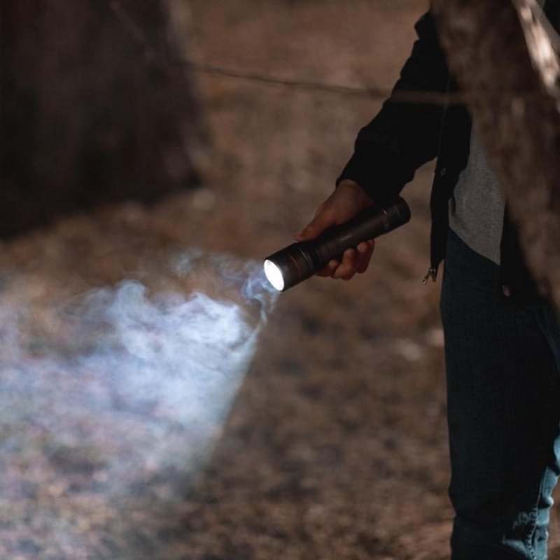 Nebo NEWTON™ 1000 Zseblámpa, 1000 lm