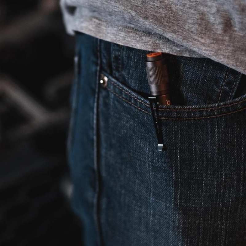 Nebo COLUMBO™ 100 Zseblámpa acél zsebcsipesszel, 100 lm