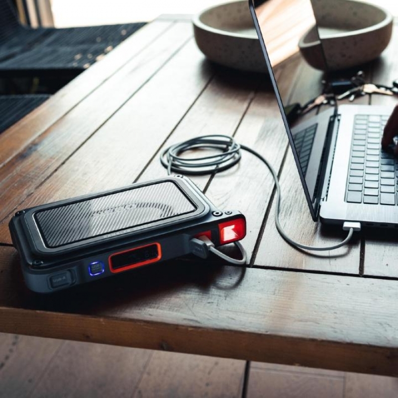 Nebo RAMBLER PS100 Hordozható áramforrás, szolárpanel kompatibilis lámpa