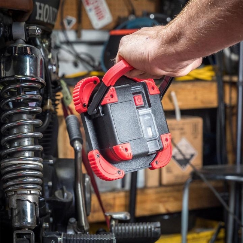 Nebo TANGO Spotlámpa powerbank funkcióval, 750 lm