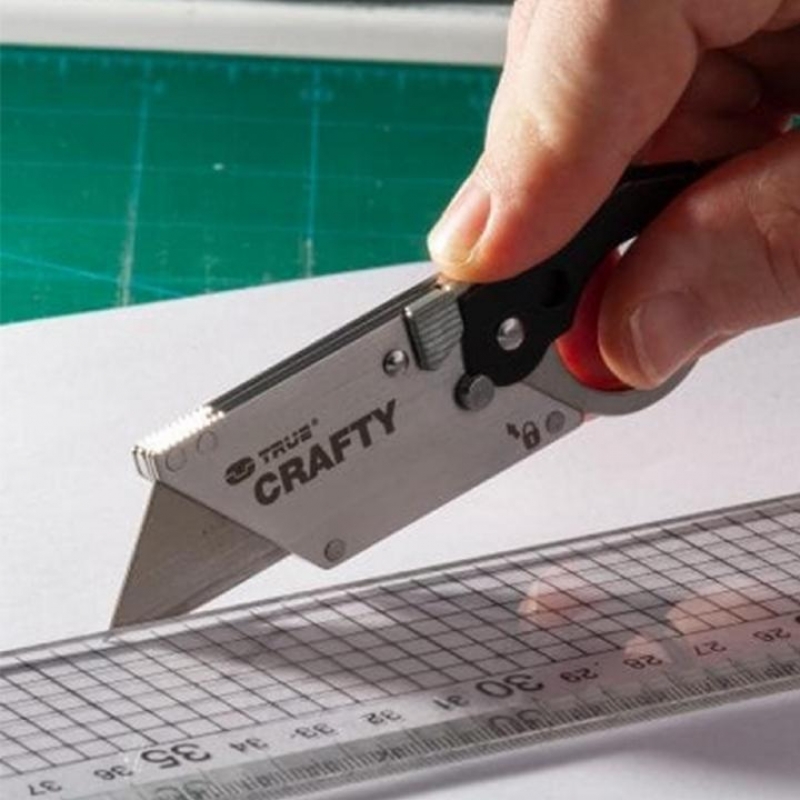 True Utility Crafty Összecsukható kompakt kés