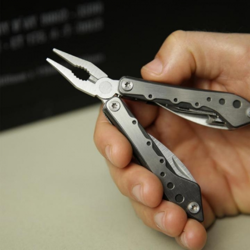 True Utility Minimulti 10 az 1-ben rozsdamentes harapófogó, drótvágó, olló