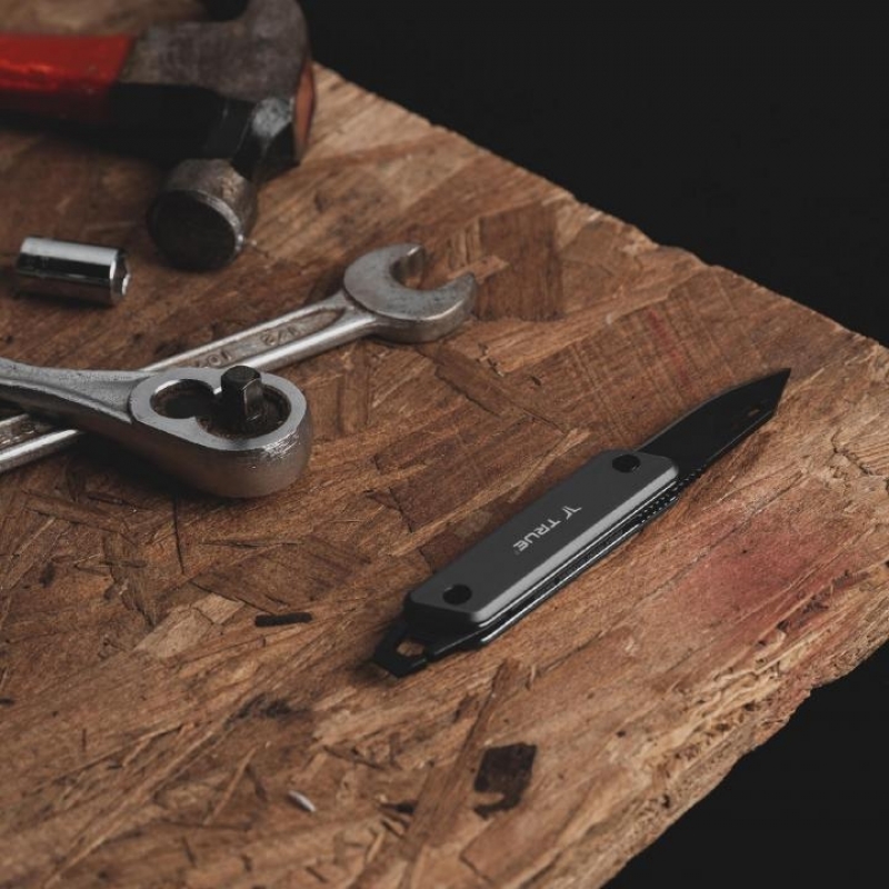 True Utility Modern Key Chain Knife Kompakt, modern stílusú kés, karabiner funkcióval