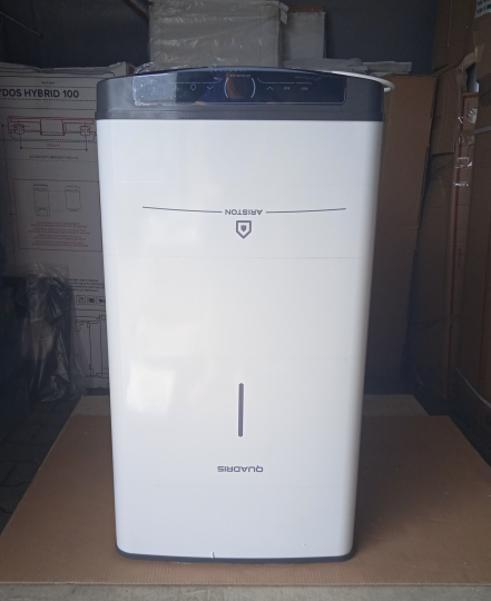 Ariston Quadris Wifi 100 EU Elektromos vízmelegítő (csomagolás és termék sérült) 25/306