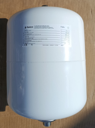 Flamco Flofix 12 Ivóvizes tágulási tartály fali 12 literes 10 bar (25291) (csomagolás és termék sérült) 26/309